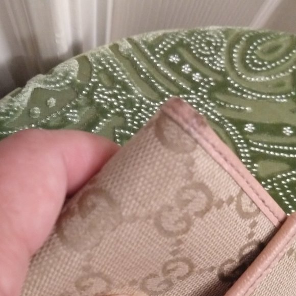 Gucci GG Logo Check & 7 Credit Wallet - Picture 16 of 16